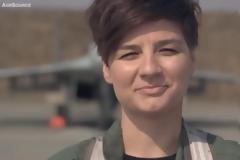 Μια «γερακίνα» στο ΝΑΤΟ: Αυτή είναι η πρώτη Πολωνέζα πιλότος μαχητικού [video]