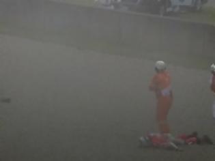 Φωτογραφία για Τρόμος στο Moto Gp: Αναβάτης εκτοξεύεται και πέφτει στο έδαφος με ταχύτητα 350 χλμ/ώρα! [video]