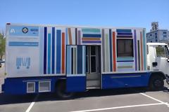 Μια Κινητή Βιβλιοθήκη φέρνει το βιβλίο έξω από την πόρτα μας