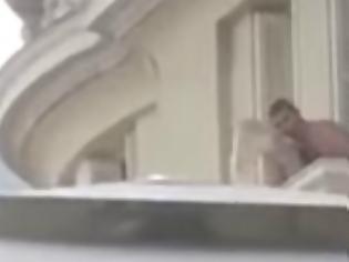 Φωτογραφία για Ζευγάρι αντί για Formula 1 στο Μονακό το έκαναν στο μπαλκόνι... ξενοδοχείου! Βίντεο ντοκουμέντο...