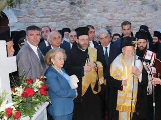 Φωτογραφία για Βασιλική Θάνου και Υπουργοί στο Μοναστήρι του Οσίου Δαυΐδ (ΦΩΤΟ)