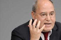 ΓΚΡ. ΓΚΙΖΙ: ΟΤΑΝ Η ΛΙΤΟΤΗΤΑ ΣΥΝΕΧΙΖΕΤΑΙ ΧΡΟΝΙΑ, ΟΚΟΣΜΟΣ ΔΥΣΑΝΑΣΧΕΤΕΙ ΚΑΙ ΣΤΡΕΦΕΤΑΙ ΕΝ ΤΕΛΕΙ ΣΤΟΥΣ ΛΑΪΚΙΣΤΕΣ