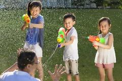 Πώς να απασχολήσετε τα παιδιά μόλις κλείσουν τα σχολεία