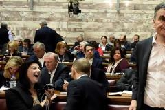 ΕΞΙ ΥΠΟΥΡΓΟΙ ΕΝΗΜΕΡΩΝΟΥΝ ΤΟΥΣ ΒΟΥΛΕΥΤΕΣ ΤΟΥ ΣΥΡΙΖΑ ΓΙΑ ΤΑ ΠΡΟΑΠΑΙΤΟΥΜΕΝΑ ΤΗΣ ΑΞΙΟΛΟΓΗΣΗΣ