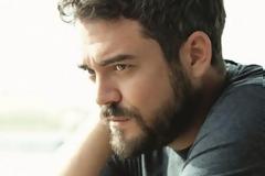 Τι συμβαίνει με τον γνωστό ηθοποιό; - Ανησυχητική ανακοίνωση στο Facebook