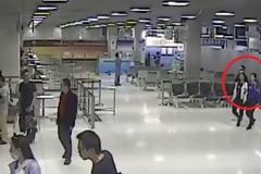 Η τρομακτική στιγμή που συμμορία απαγάγει μία Κινέζα στο αεροδρόμιο... [video]