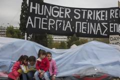 Spiegel: Η γραφειοκρατική τρέλα στην Ελλάδα αφήνει απροστάτευτα 2 στα 3 ασυνόδευτα προσφυγόπουλα