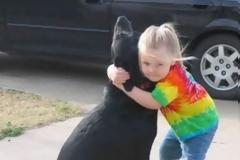 Αυτό το κοριτσάκι όταν πέθανε ο σκύλος του έστειλε γράμμα στο Θεό. Διαβάστε τι έλαβε ως απάντηση