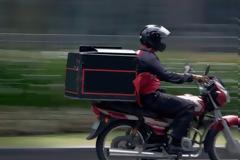 Συμμορία με μαχαίρια και ρόπαλα είχε γίνει ο φόβος και ο τρόμος για ντελιβεράδες