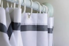 Ο σωστός τρόπος να καθαρίζετε την κουρτίνα του μπάνιου