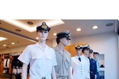 Γιατί αγοράζουν 12άδες φανελάκια τα στελέχη των ΕΔ;