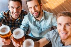 Η μπύρα σε μέτριες ποσότητες είναι ευεργετική για τη σεξουαλική ζωή των ανδρών