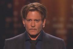 Οι θαυμαστές του Johnny Depp ανησυχούν για την υγεία του μετά από αυτές τις φωτογραφίες