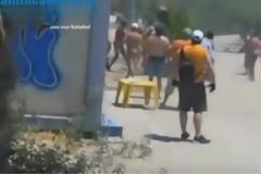 Βίντεο:Συμπλοκή μεταξύ αλλοδαπών σε παραλία του Π.Φαλήρου - Τρέχαν να γλυτώσουν οι λουόμενοι