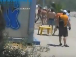 Φωτογραφία για Βίντεο:Συμπλοκή μεταξύ αλλοδαπών σε παραλία του Π.Φαλήρου - Τρέχαν να γλυτώσουν οι λουόμενοι