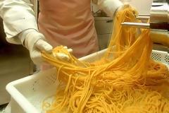 Μακαρόνια: Μια λατρεία αβέβαιης προέλευσης