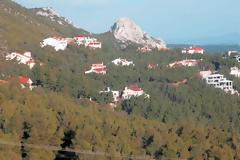 Νομιμοποιούν και τα αυθαίρετα μέσα στα δάση