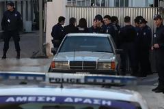 Πιστόλι και χειροβομβίδα σε σπίτι έγκλειστου για το σχεδιο 