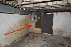 Έκαναν ανακαίνιση το σπίτι τους και γκρέμισαν αυτόν τον τοίχο - Μόλις είδαν τι υπήρχε από πίσω πάγωσαν! [photos]