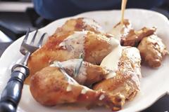 Τραγανό κοτόπουλο με εστραγκόν και σάλτσα κρασιού, απόλαυση!