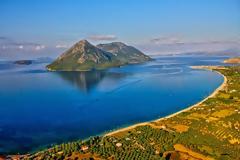 Διακομιδή 88χρονης από τον Κάλαμο στο Μύτικα