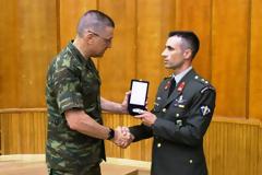 Βράβευση από τον Αρχηγό ΓΕΣ στο Βεροιώτη Ταγματάρχη Ηλία Καραϊωσήφ