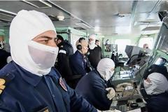 Γιατί στις ασκήσεις με πολεμικά πλοία και υποβρύχια φοράνε μάσκες και γάντια - Οι εικόνες από τις ασκήσεις του Πολεμικού Ναυτικού εντυπωσιάζουν