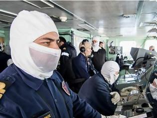 Φωτογραφία για Γιατί στις ασκήσεις με πολεμικά πλοία και υποβρύχια φοράνε μάσκες και γάντια - Οι εικόνες από τις ασκήσεις του Πολεμικού Ναυτικού εντυπωσιάζουν