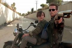 Στο «σφυρί» η εντυπωσιακή Harley που οδηγούσε ο Άρνολντ Σβαρτσενέγκερ στο «Terminator 2»