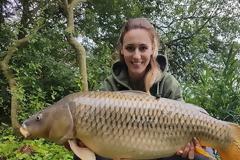 Η Άννα Κορακάκη ψάρεψε κυπρίνο 15 κιλών!