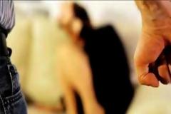 Λαμία: Γρονθοκόπησε αστυνομικό γιατί έβγαζε φωτογραφίες την εγγονή του