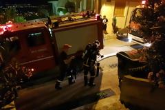 Λαμία: Πυρκαγιά σε σπίτι - Αστυνομικοί απεγκλώβισαν γυναίκα (φωτογραφίες)