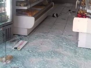 Φωτογραφία για Ληστρικές επιθέσεις αθιγγάνων στα Μέγαρα: Καταστροφές και λεηλασίες σε μαγαζιά