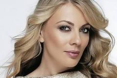 Η Σμαράγδα Καρύδη αποκάλυψε πώς ξεπέρασε τον φόβο της για τα αεροπλάνα