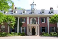 Τι δουλειά έχουν οι Σαουδάραβες στο πατρικό της Τζάκι Κένεντι;