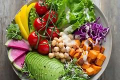 Γιατί πρέπει να σταματήσεις να ξεφλουδίζεις τα λαχανικά