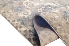 Πρώην υπουργός ετοιμάζεται να ανοίξει μαγαζί με χαλιά