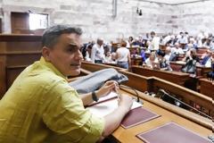 «Σύγκρυο» από το Μεσοπρόθεσμο: 8 δισ. τα υπερπλεονάσματα μέχρι το 2022, «καθρεφτάκια» οι παροχές