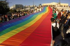 Η Βουλή θα ντυθεί το Σάββατο στα χρώματα του gay pride- Αντιδράσεις από τους βουλευτές