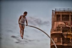 Ζωντανή αιώρηση που κόβει την ανάσα