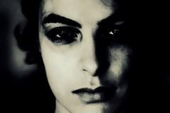 Η Σιωπή μου θα γίνει η Τιμωρία σου.  1)