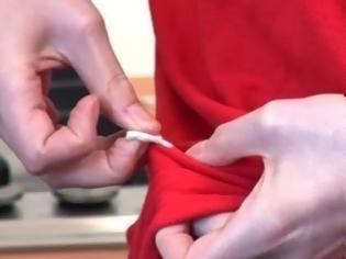 Φωτογραφία για Πώς να αφαιρέσετε κόλλα και τσίχλα από τα ρούχα σας