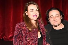 Υπέροχο νυφικό και λευκό κοστούμι -Ο γάμος του Βασίλη Χαραλαμπόπουλου στη Βενετία