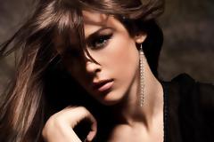 Πώς να προλάβεις το ξεθώριασμα των βαμμένων μαλλιών από τον ήλιο