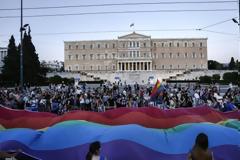 «Παρούσα» και η Βουλή..που θα «ντυθεί» στα χρώματα του Gay Pride [Βίντεο]