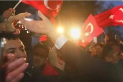 Βόμβα Τσαβούσογλου: Η Τουρκία διακόπτει τη συμφωνία με την Ελλάδα για τους «πρόσφυγες» σε αντίποινα για τους «8» Τούρκους αξιωματικούς