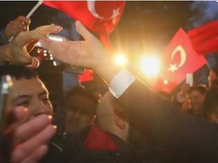 Φωτογραφία για Βόμβα Τσαβούσογλου: Η Τουρκία διακόπτει τη συμφωνία με την Ελλάδα για τους «πρόσφυγες» σε αντίποινα για τους «8» Τούρκους αξιωματικούς