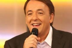 Ανδρέας Μικρούτσικος: Σπάνια εμφάνιση μετά από καιρό - Αλλαγμένος και ασπρισμένος - Δείτε πως είναι σήμερα [photos]