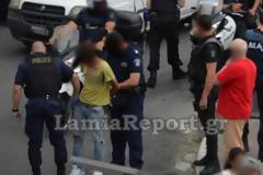 Άνοιξαν αυτοκίνητο μέρα μεσημέρι στο κέντρο της Λαμίας [photos]