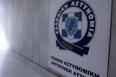 Ή στραβός είναι ο γιαλός ή στραβά αρμενίζουμε - του Δημοσθένη Πάκου